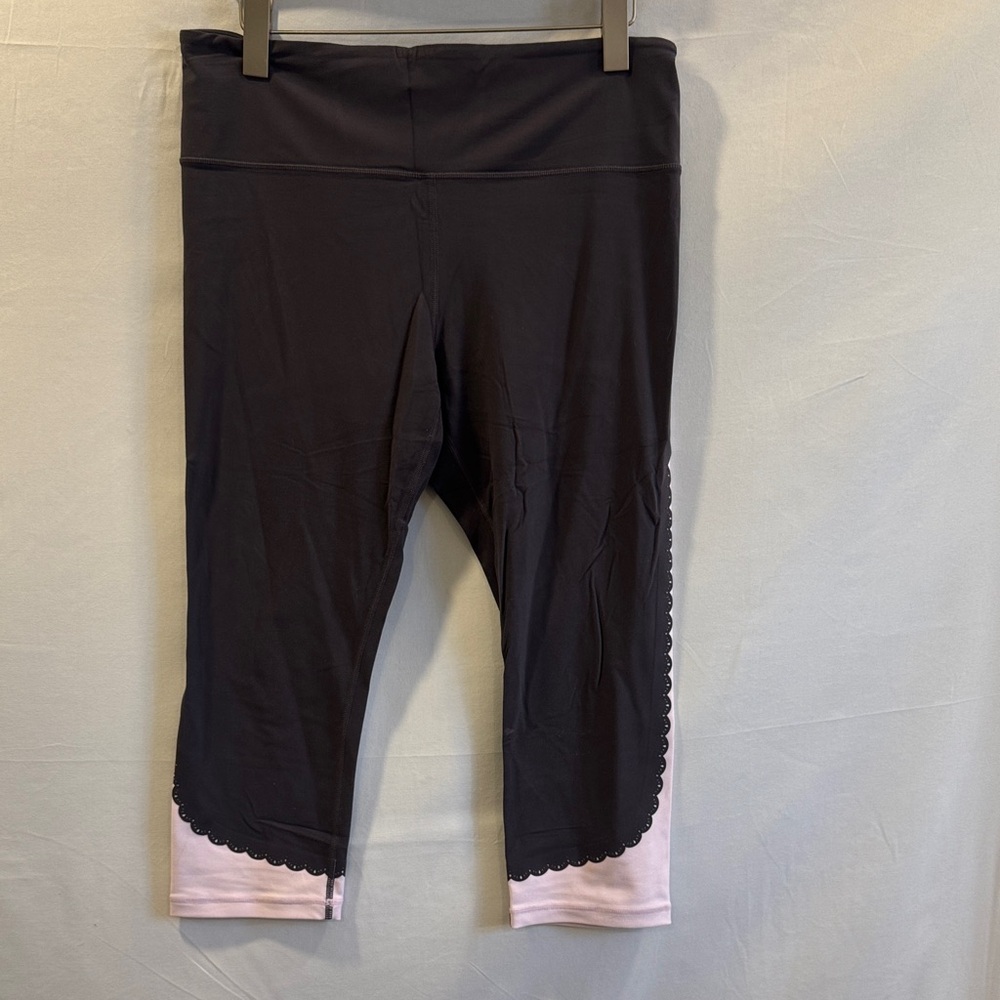 Womens Capri Black and Pink Leggings